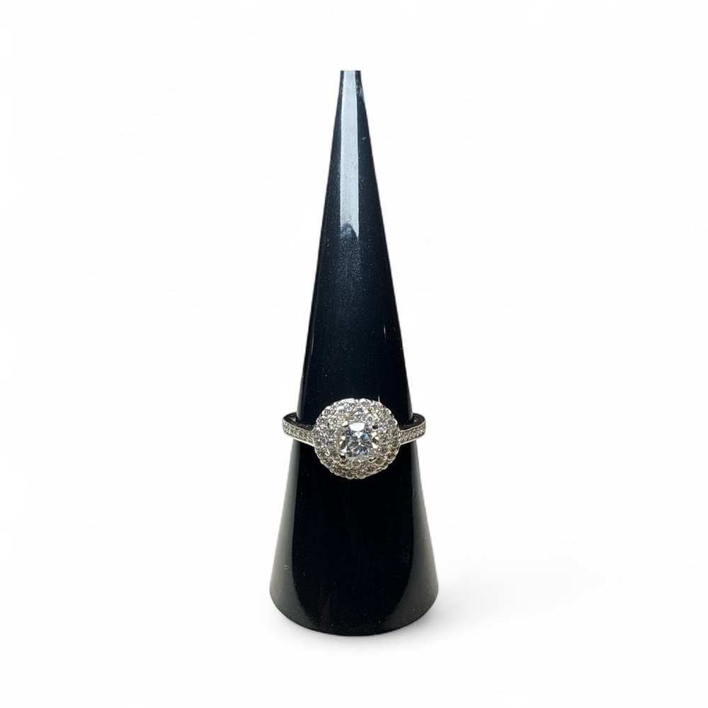 Elegant moissanite‎ ring set in silver 925
